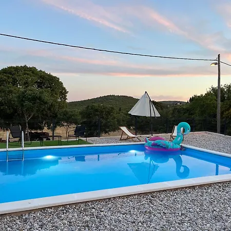 Peaceful New With Saltwater Pool Villa