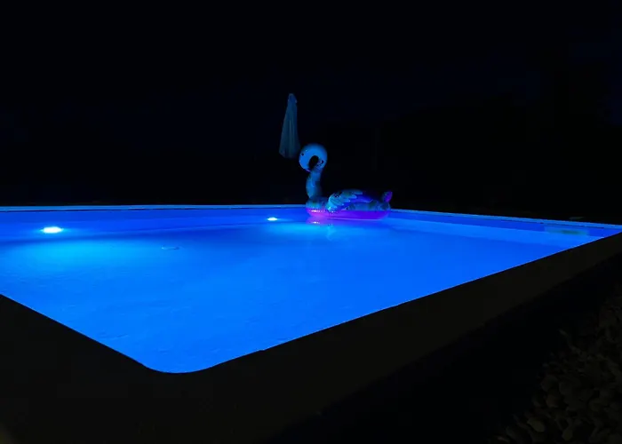 Peaceful New With Saltwater Pool