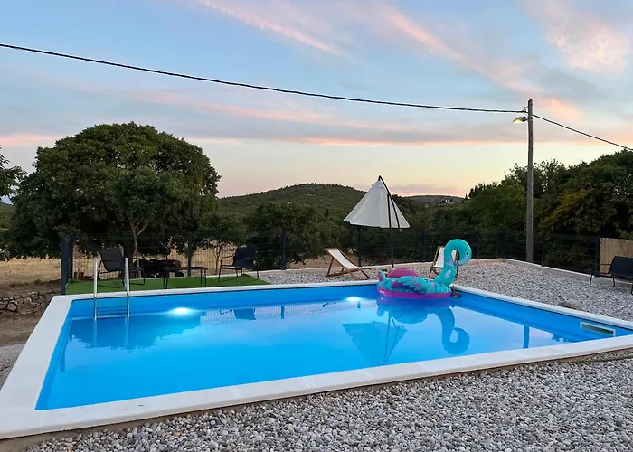 Peaceful New With Saltwater Pool Vila