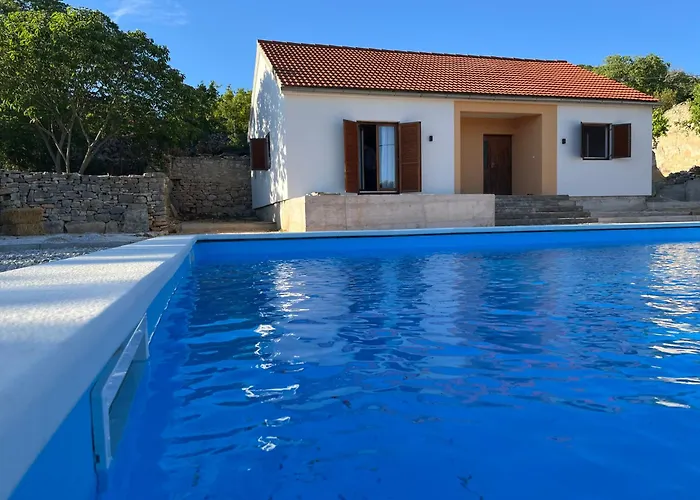 Villa Peaceful New With Saltwater Pool Brgud