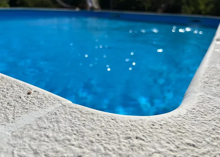 Peaceful New With Saltwater Pool Brgud