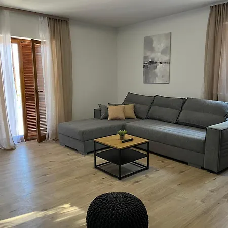Peaceful New With Saltwater Pool Villa Brgud