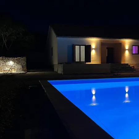 Villa Peaceful New With Saltwater Pool *