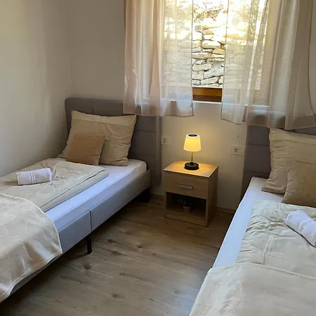 Vila Peaceful New With Saltwater Pool Brgud